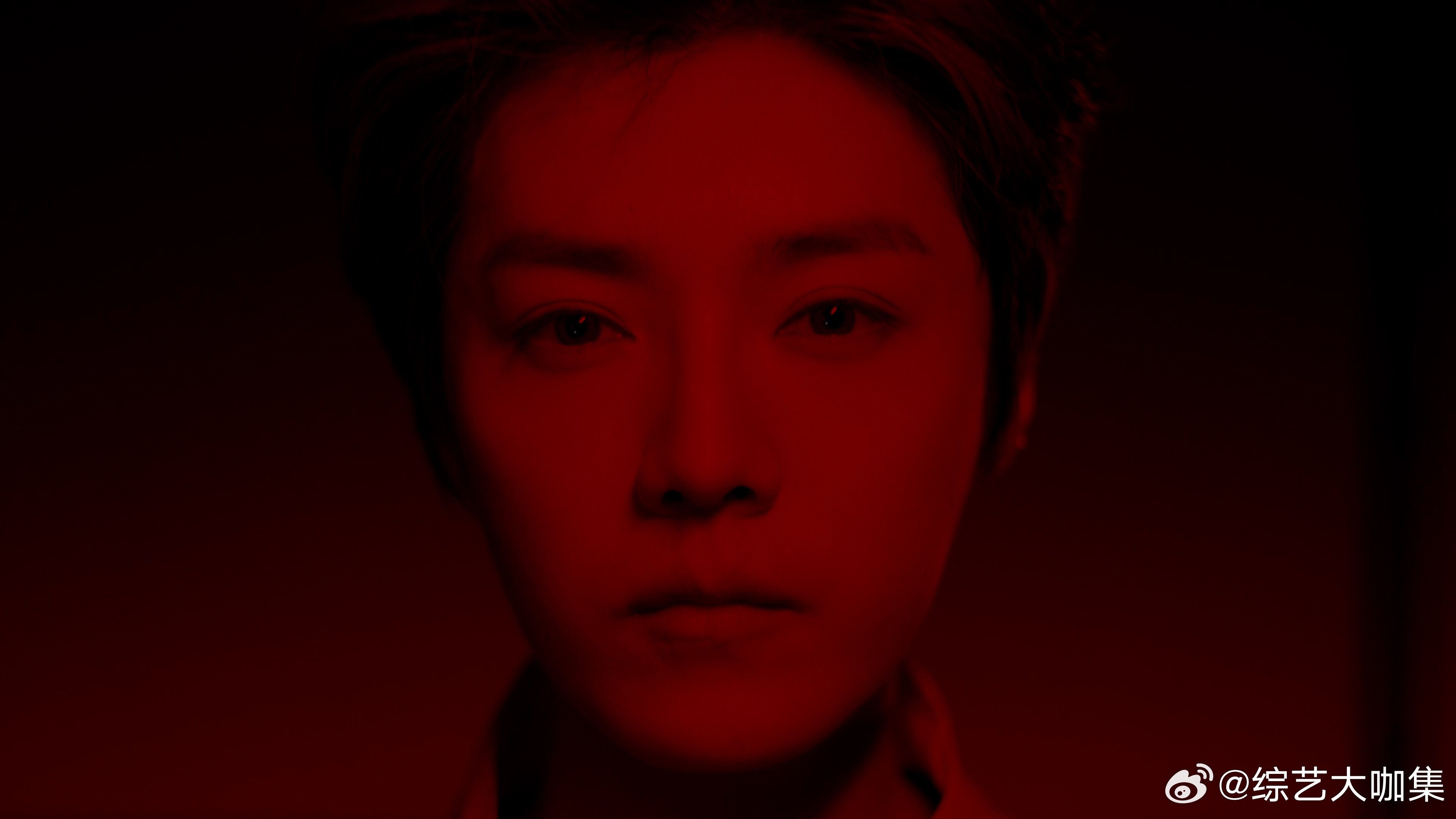 鹿晗当燃红娱乐圈爱踢球的艺人，鹿晗绝对是头一个。从少年时的初见心动，到如今数十