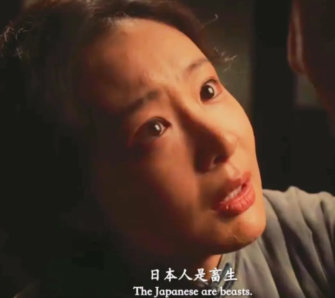 有人问，《南京照相馆》为什么能引起观众共鸣。来看看拍摄《731》的导演经历过什么