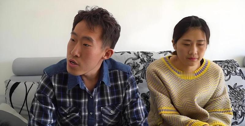 我妻子被单位开除了。我去单位帮妻子讨个说法。到了单位，见到她老板时，惊呆了，没想