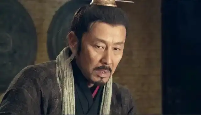 刘邦当皇帝回家乡祭祖时，恰好碰见老汉告状：“我家二十只大白鹅被人霸占了。”刘邦本