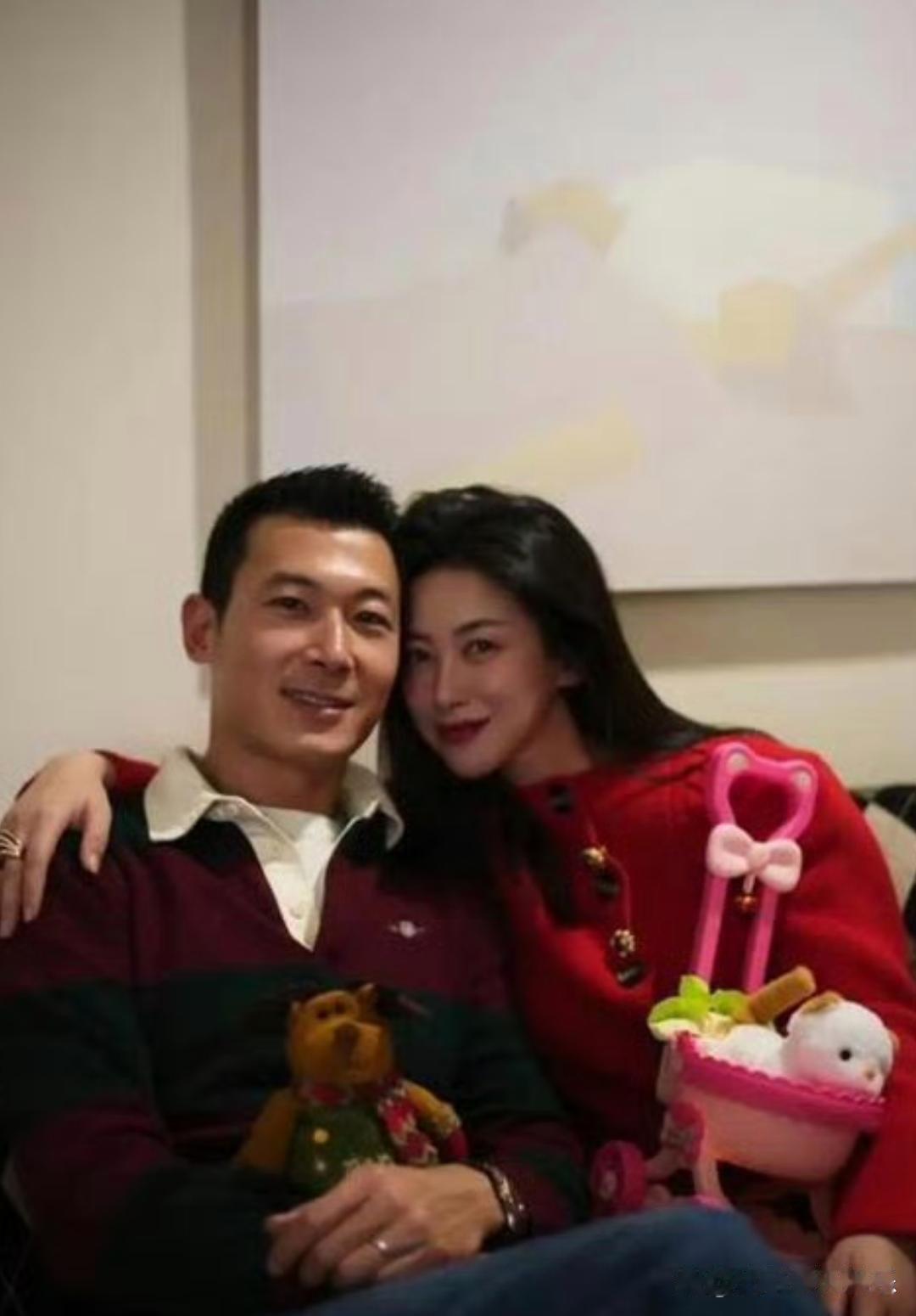 朱珠家宴意外走红，老公做饭女儿抢镜，这才是顶流家庭的松弛感
