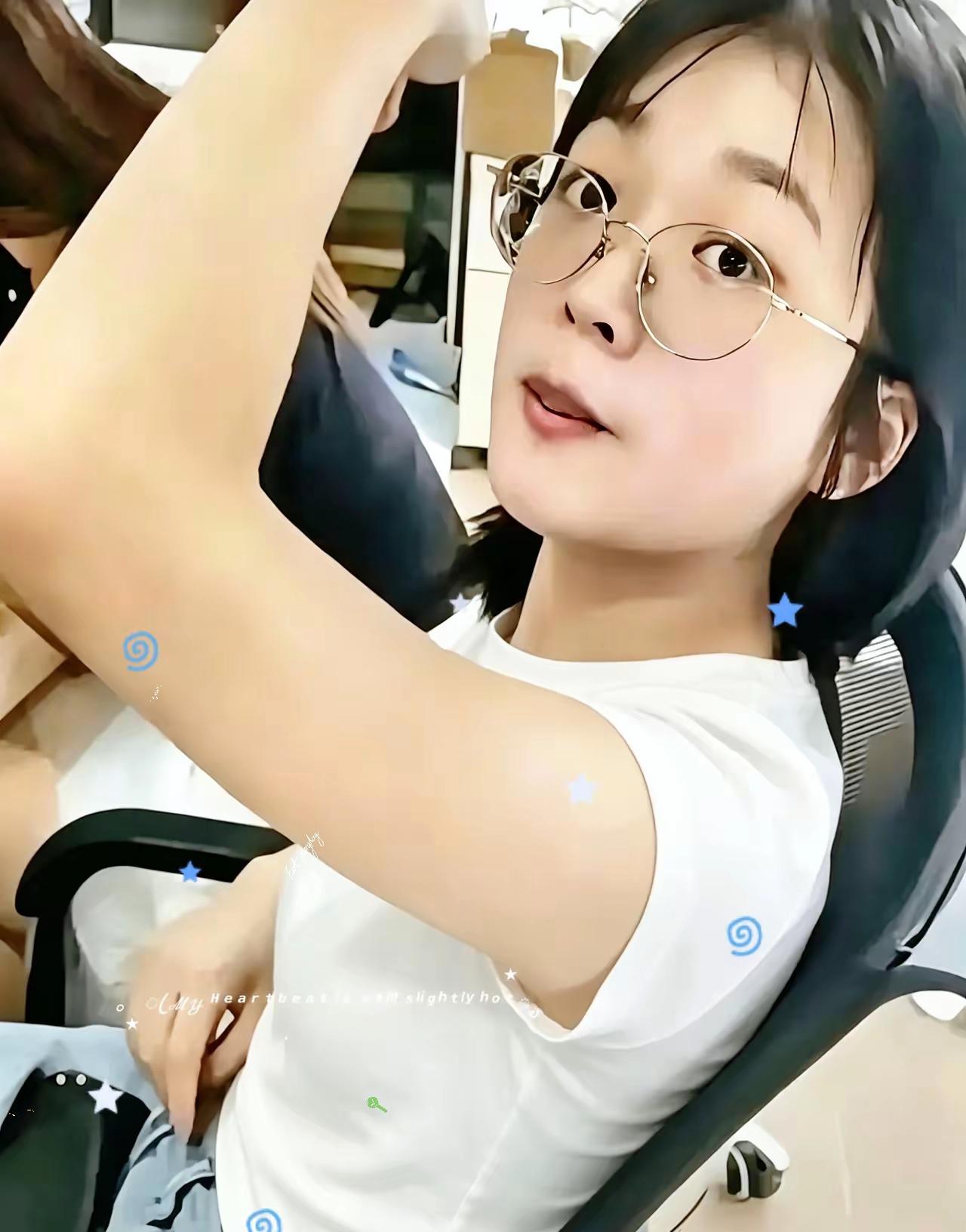 这个“白嫖姐”冲上热搜！​迷惑行为火了，为了省一顿外卖钱，硬生生把自己的体面工