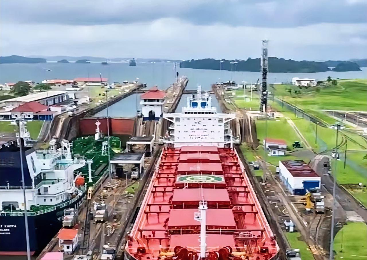 国际航运业权威媒体《劳氏日报》报道：所有挂着巴拿马国旗的船只，只要进入中国港口，