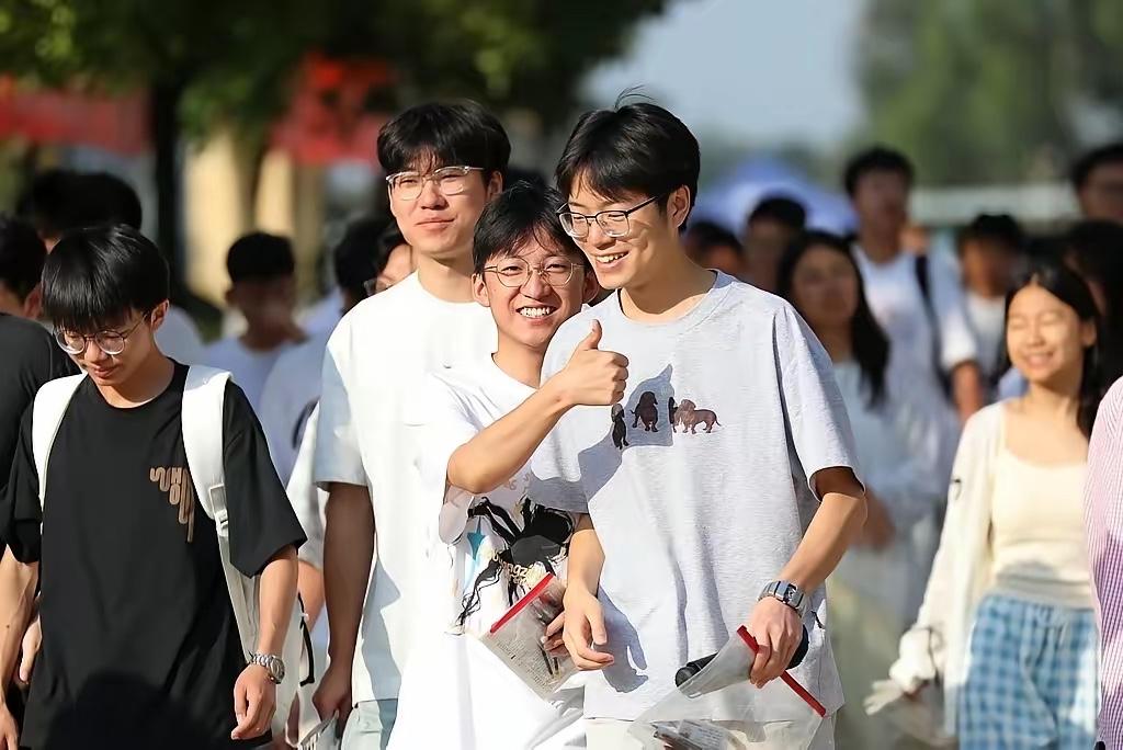 "我的大学飞走了。"今天下午高考考完数学，有考生说出这句话。今天下午，202