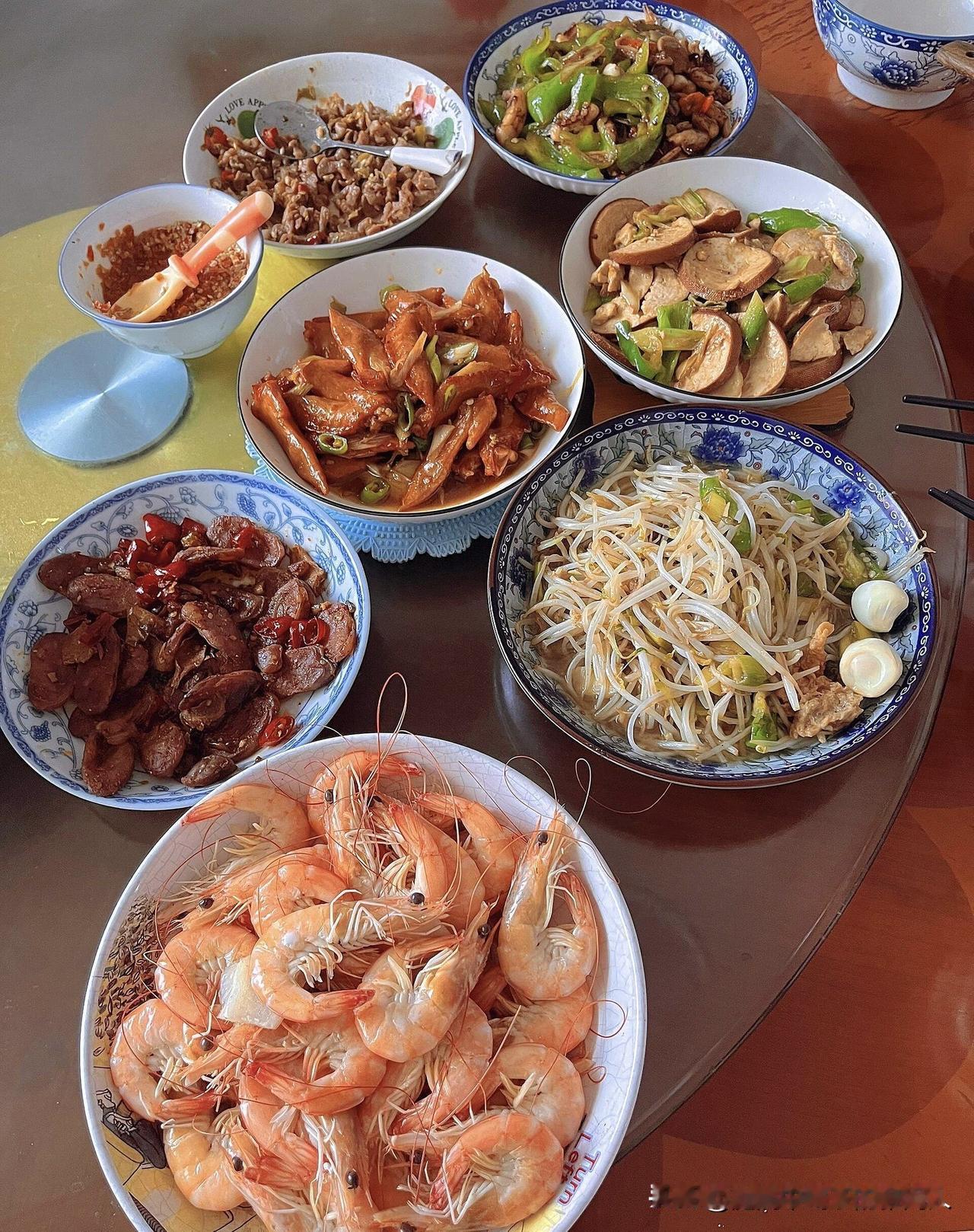 有没有发现，在现在的社会，只要一个妈妈有一份工作，哪怕月薪一两千、三千，就已经