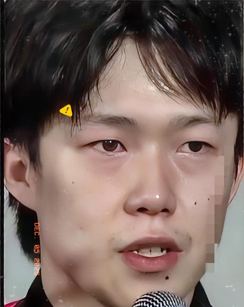 看到这一幕，泪目了！“成都混团”中国队8：4战胜德国队，赛后，满脸汗水的王楚钦