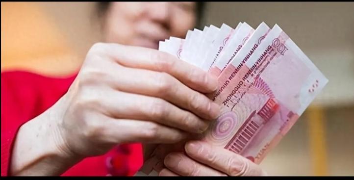 我是江苏省徐州市下辖（邳州市）事业单位退休人员。每个月除了养老金以外，还可以领取