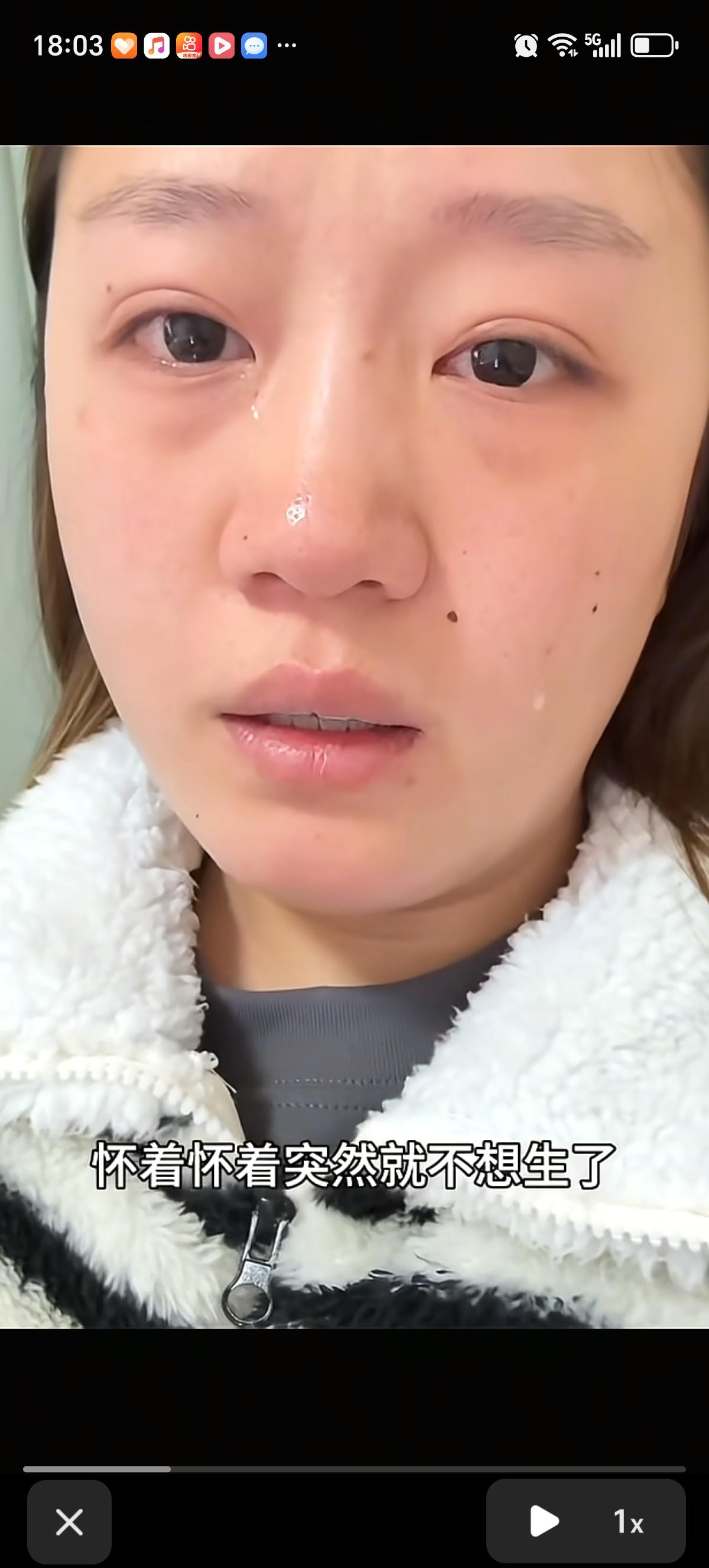 河南一个怀孕三个月的孕妇，花200元买了草莓之类的水果。丈夫看见后说：“别吃s了