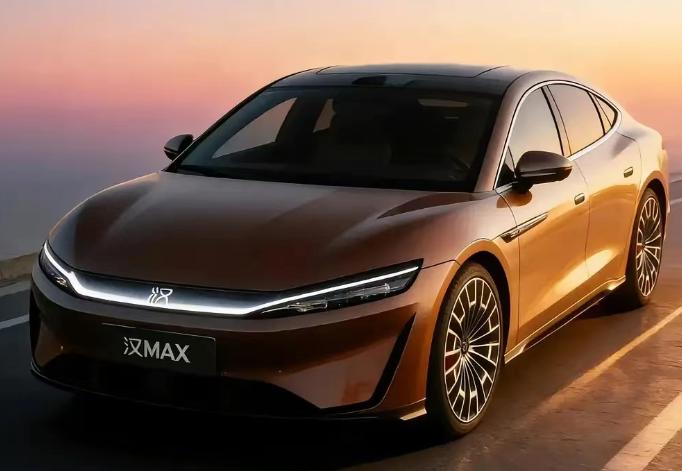 除了大唐在测试新一代的兆瓦闪充，大汉的也逐渐浮出水面，这是网友根据大唐还原的谍照