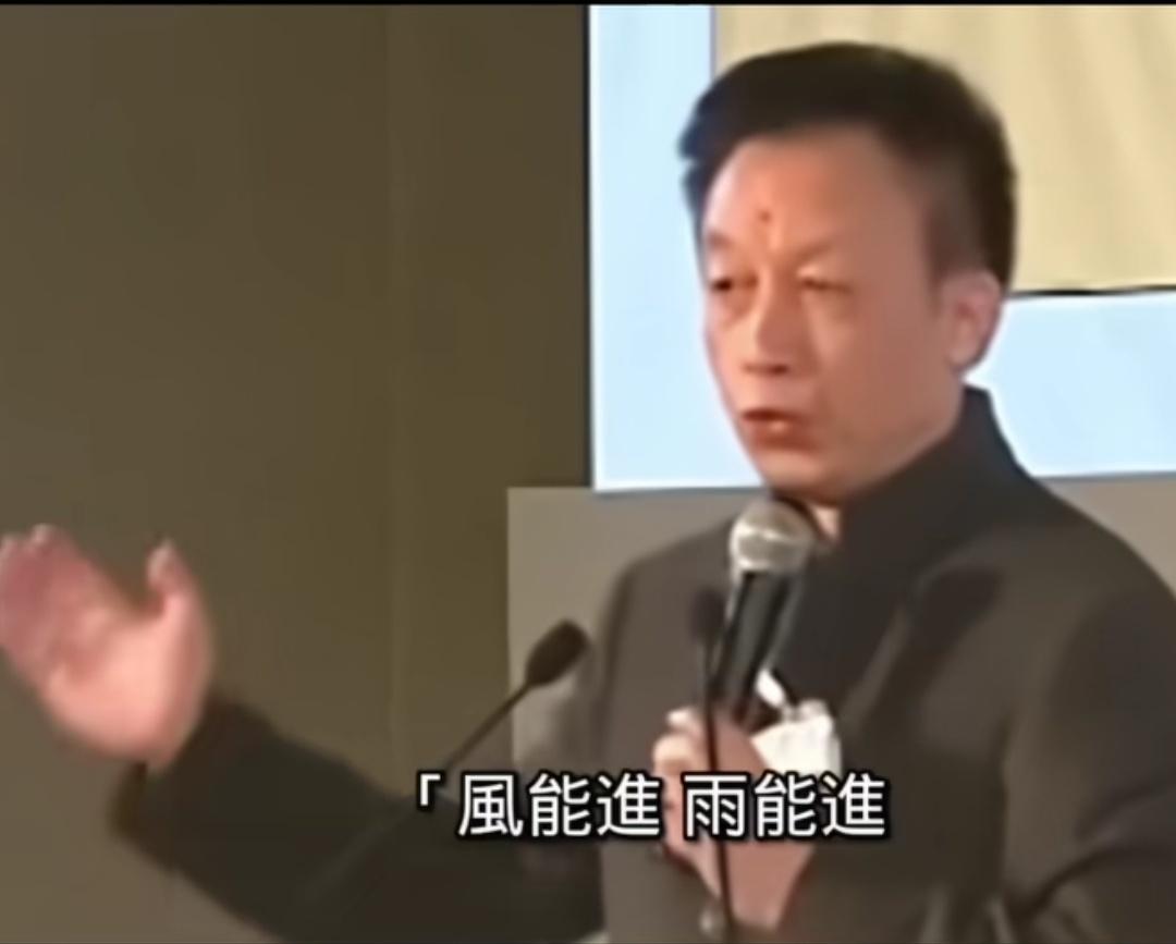 网友以其创作，有力击碎西方殖民文化的美丽幻象有网友剪辑制作了一个视频作品∶开头