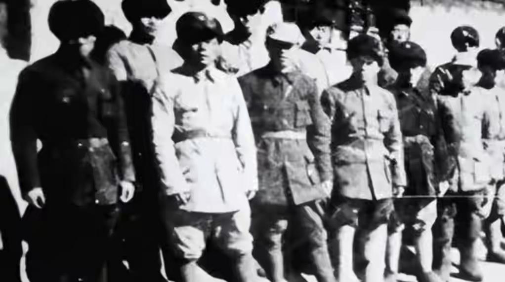 1965年毛主席重回井冈山，发现陈毅警卫在这里工作，随即为他调岗1965年春