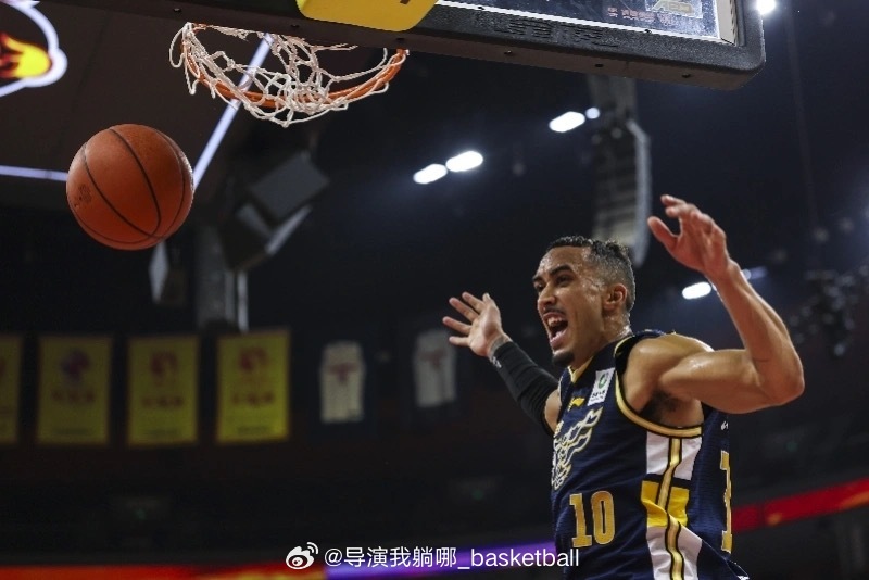 崩溃的真因？广东宏远外援奎因在最近五场比赛中三分球20投1中三分球命中率仅为5%