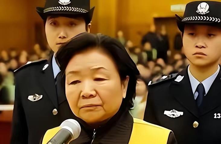 原三鹿董事长田文华3次减刑引众怒！网友怒问：祸害30万孩子的罪，凭啥能减？​