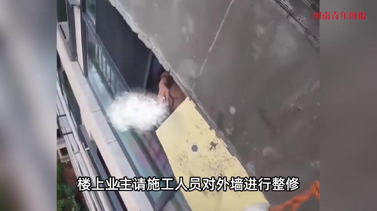 “必须严惩！”7月15日，重庆，一男子因为和楼上的邻居有纠纷，竟持刀威胁来给邻居
