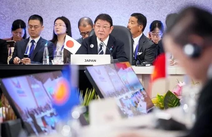 日本外务大臣茂木敏充今天发文说：“结束为期三天的菲律宾出差，于深夜返回日本。接下