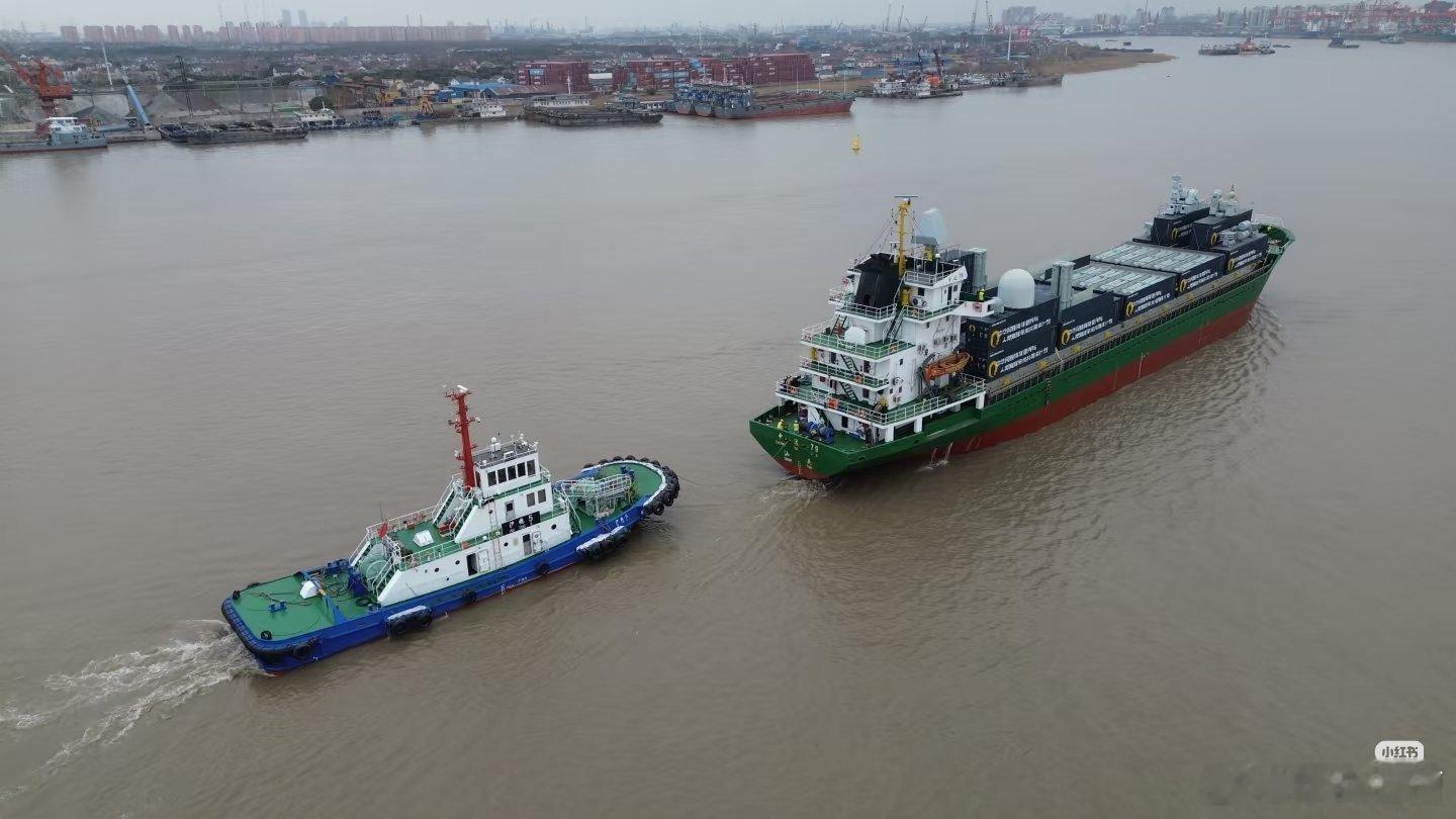 民用火力支援舰出海了你看着是一艘集装箱船可是集装箱里全是垂发不夸张的说光从火力密