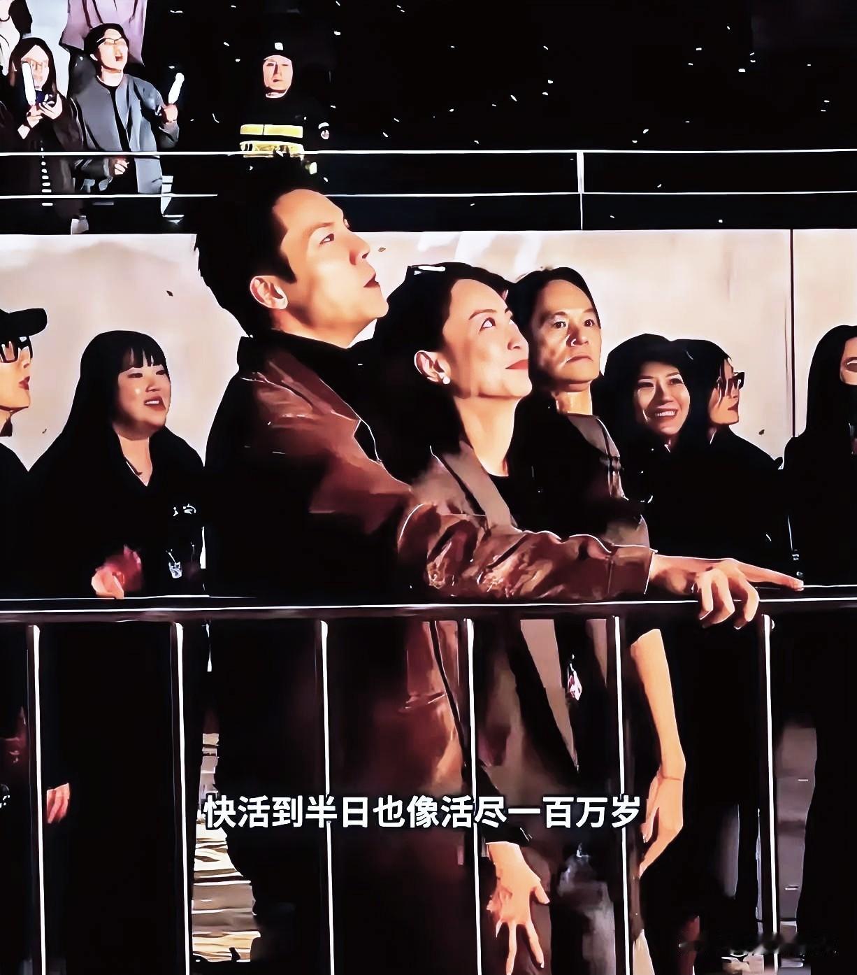 娱乐圈又爆大瓜！陈伟霆在妻子坐月子期间跑去看演唱会，还和经纪人霍汶希亲密互动。