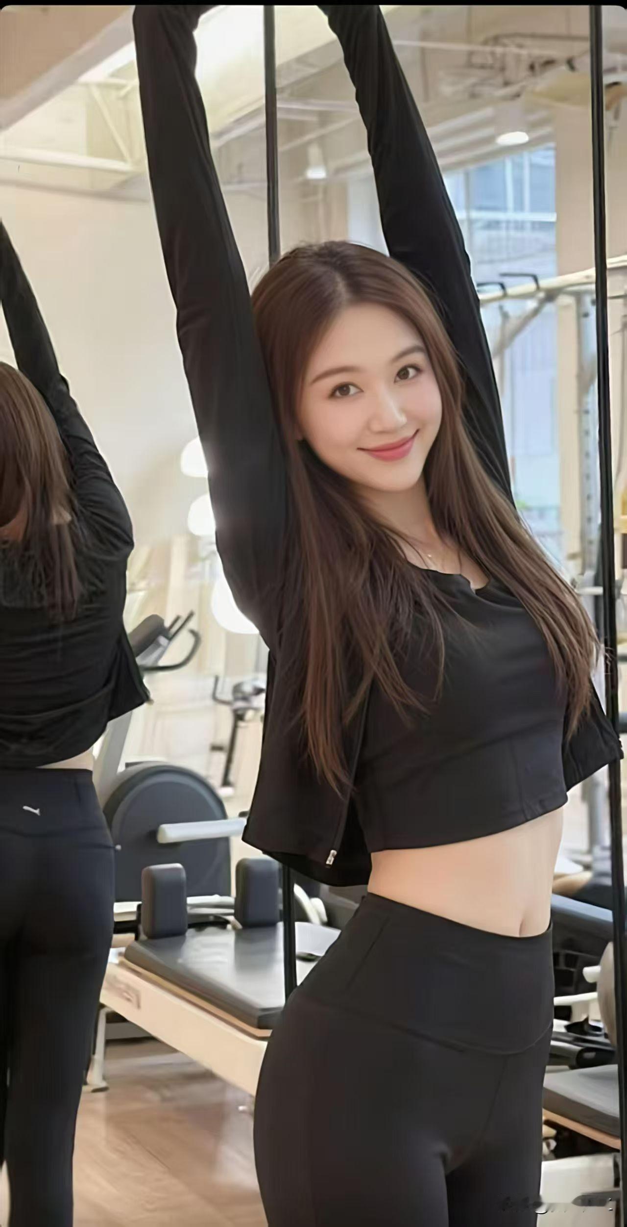 💪在健身房的快乐时光健身日常运动女孩