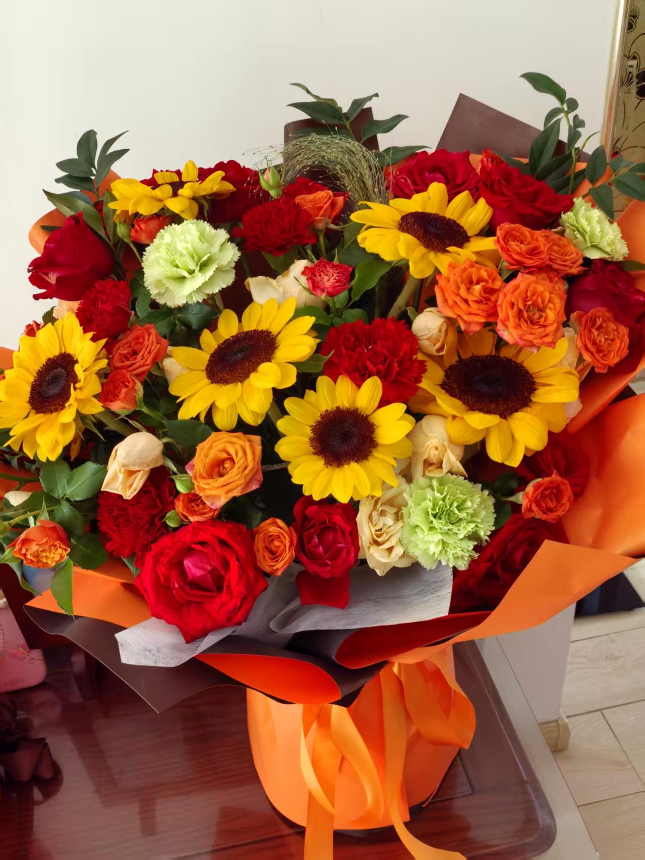 想要婚姻长久保鲜，手里必须得有三张“硬牌”：1、经济上有硬牌：家里遇到事情，