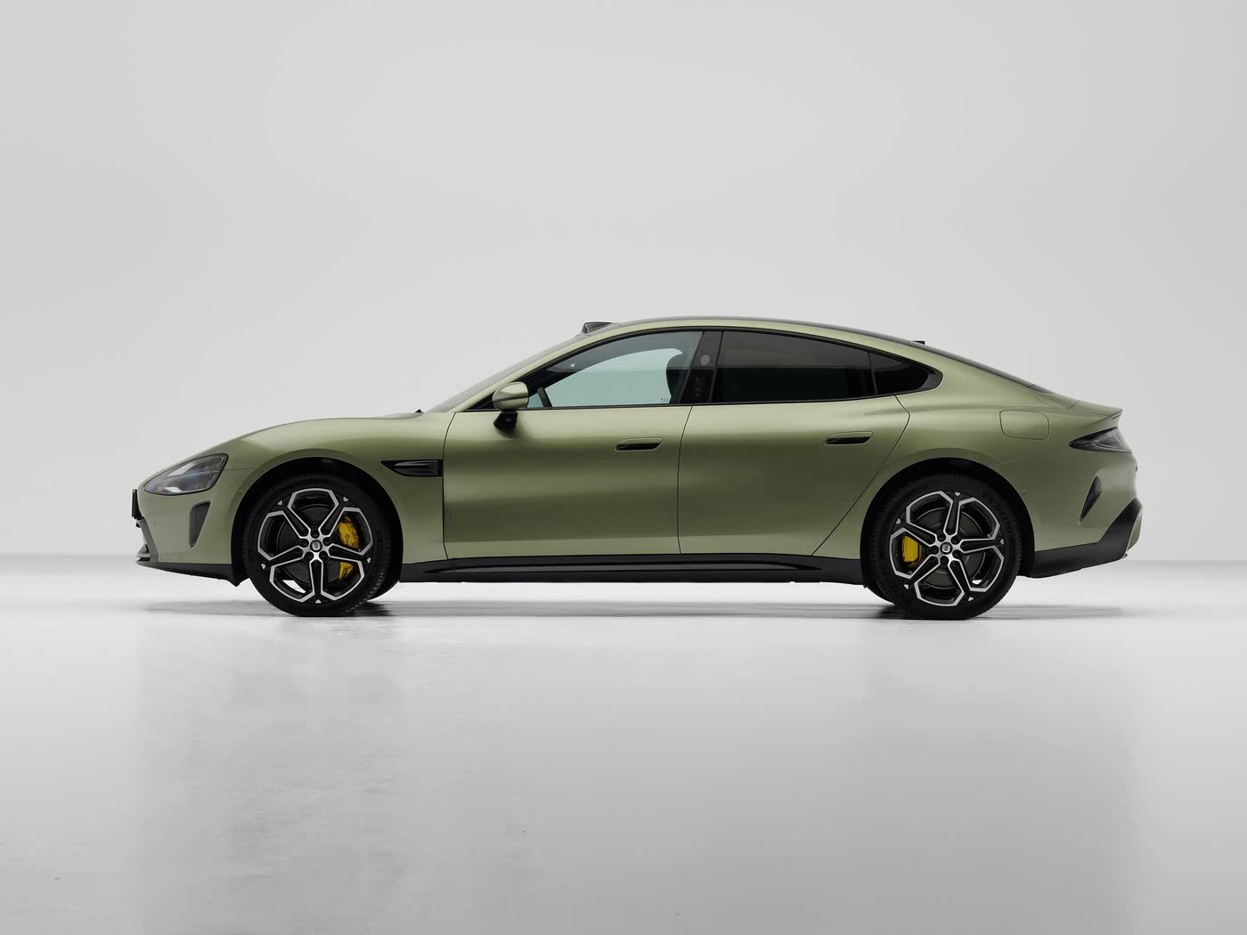 据说小米的二手车现在也崩盘了，过去的保值神话没了，我没调研不确定真假，但有一条是