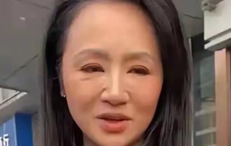 这是曹颖吗？变化太大了，皮肤黑显得苍老，生病了真的遭罪啊