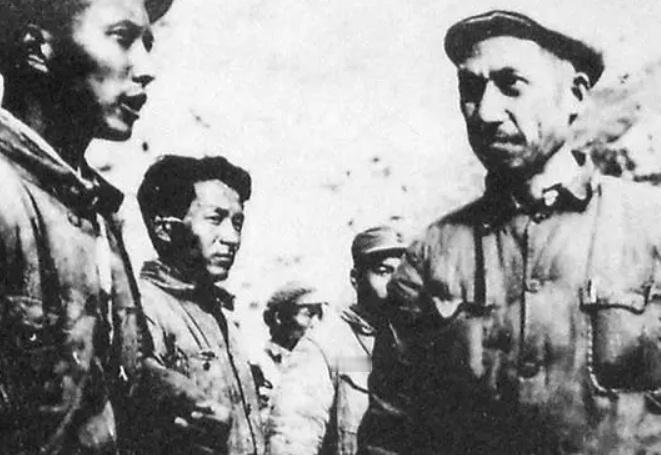 1941年秋，延安军委保卫部部长钱益民突然下令：“让警卫排换岗后，全去延河洗澡！