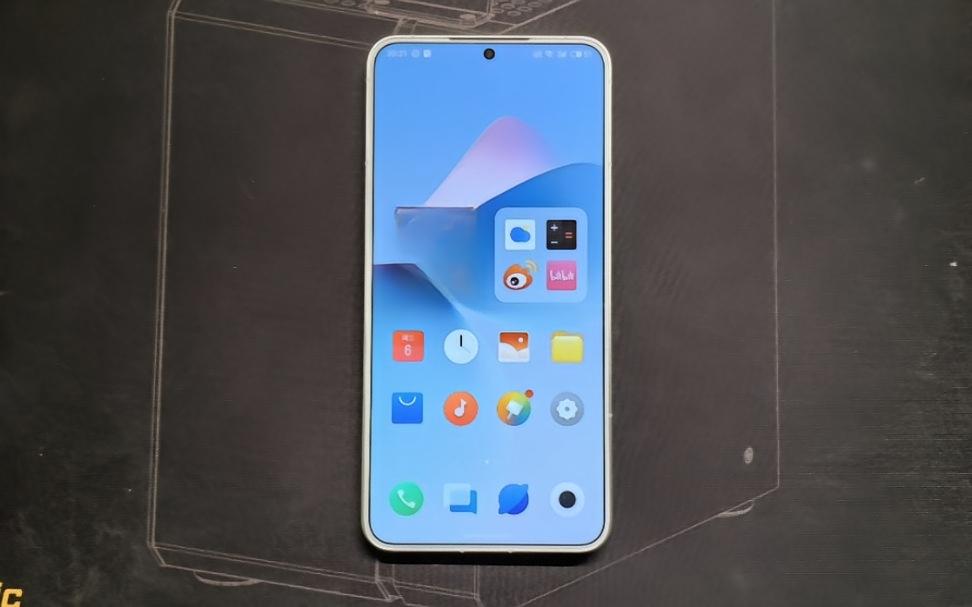 大厂疯狂内卷卫星通信、2亿像素时，总有个小厂在默默搞