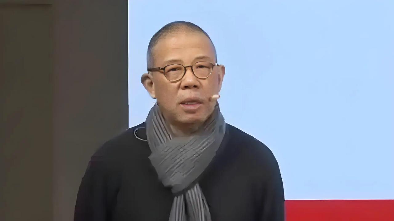 首富钟睒睒，捐款1个亿没有捐给清华，没有给北大他儿子钟墅子，美国加州大学毕业，但