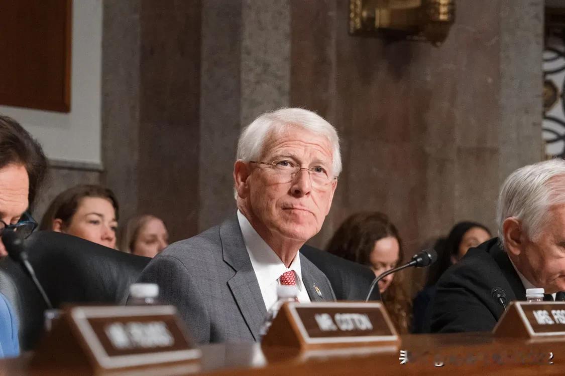 美国参议员维克尔称：普京将继续对乌克兰实施犯罪行为，直到他被击败或被消灭