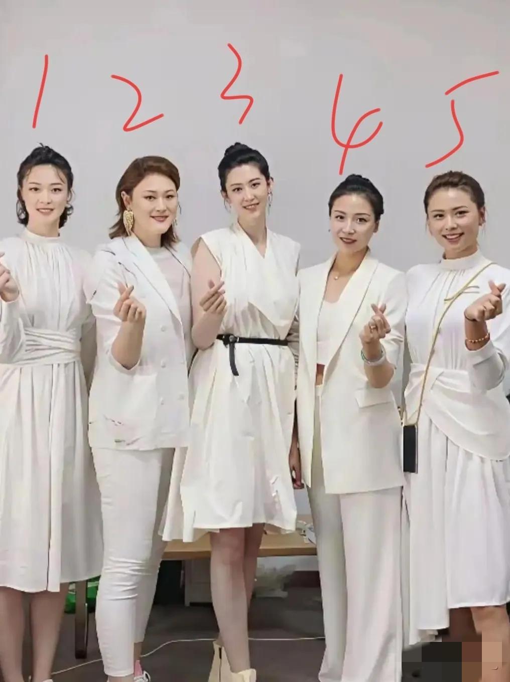 其中一个是公司的人力资源总监，你们猜猜是谁？.