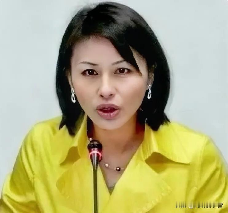 这名女“台独”彻底丧失理智，疯狂行径令人发指，实属无可救药。11月22日，