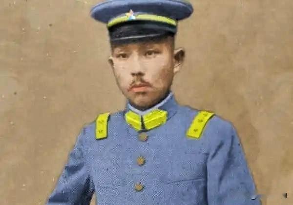 1949年秋天，山城重庆被嘉陵江潮湿的水汽笼罩，大厦将倾，人心惶惶。65岁的杨森