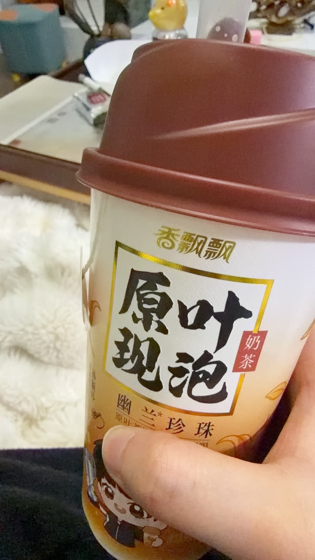 突然很馋香飘飘冲去超市买了几杯进化改良版的香飘飘简直太好喝了！！！