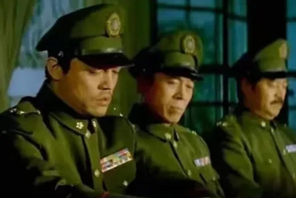 1949年12月，国民党中将李振率部起义，在谈判时见解放军干部很年轻，不高兴的说