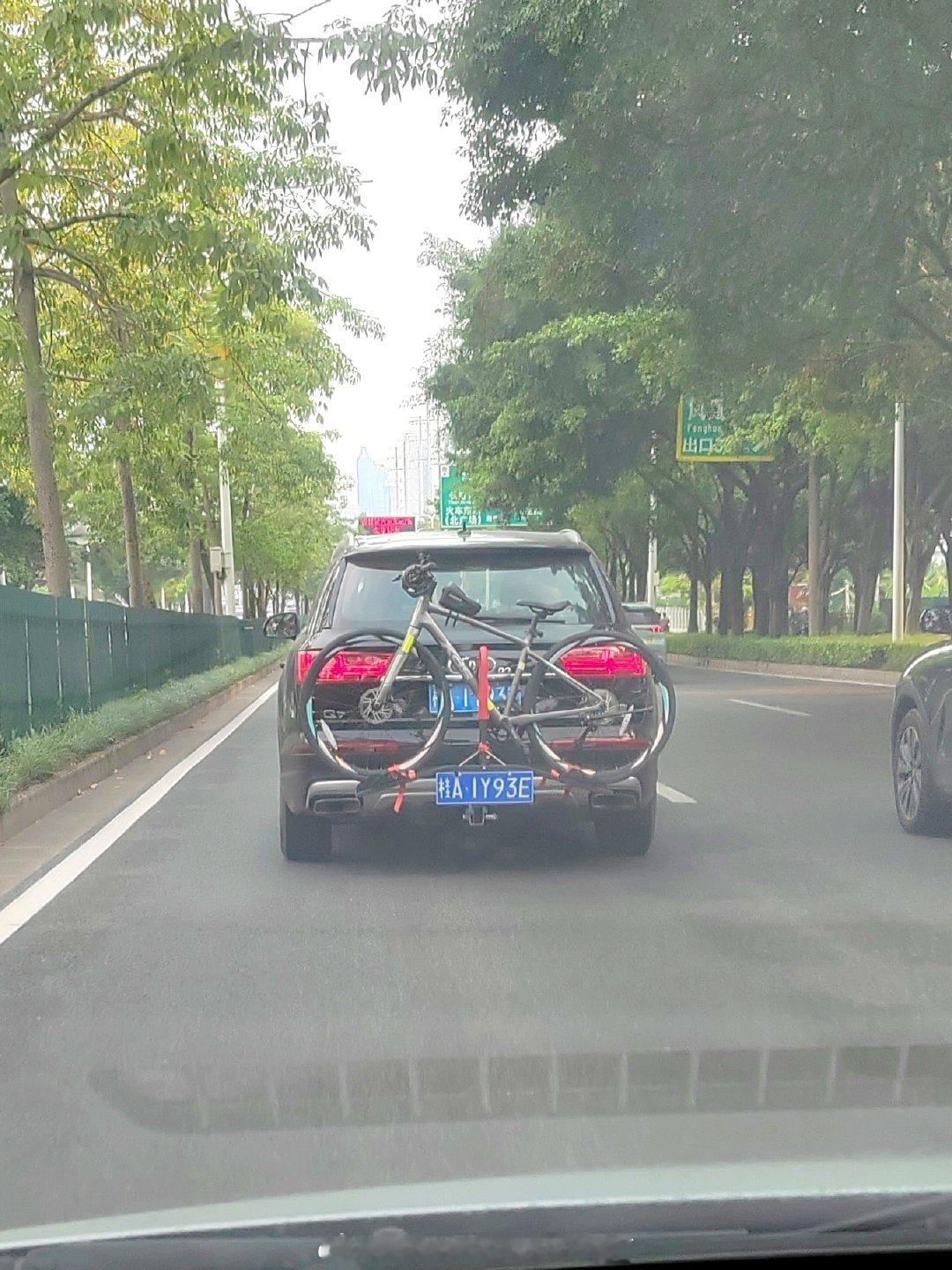 C3XR这牌有点意思Q7这第三块车牌就一眼假​​​