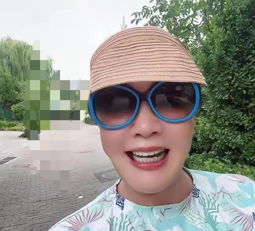 很多人只记住婆媳后期种种矛盾，却鲜少回看二人早年相处。大S过往曾对张兰多有微词，
