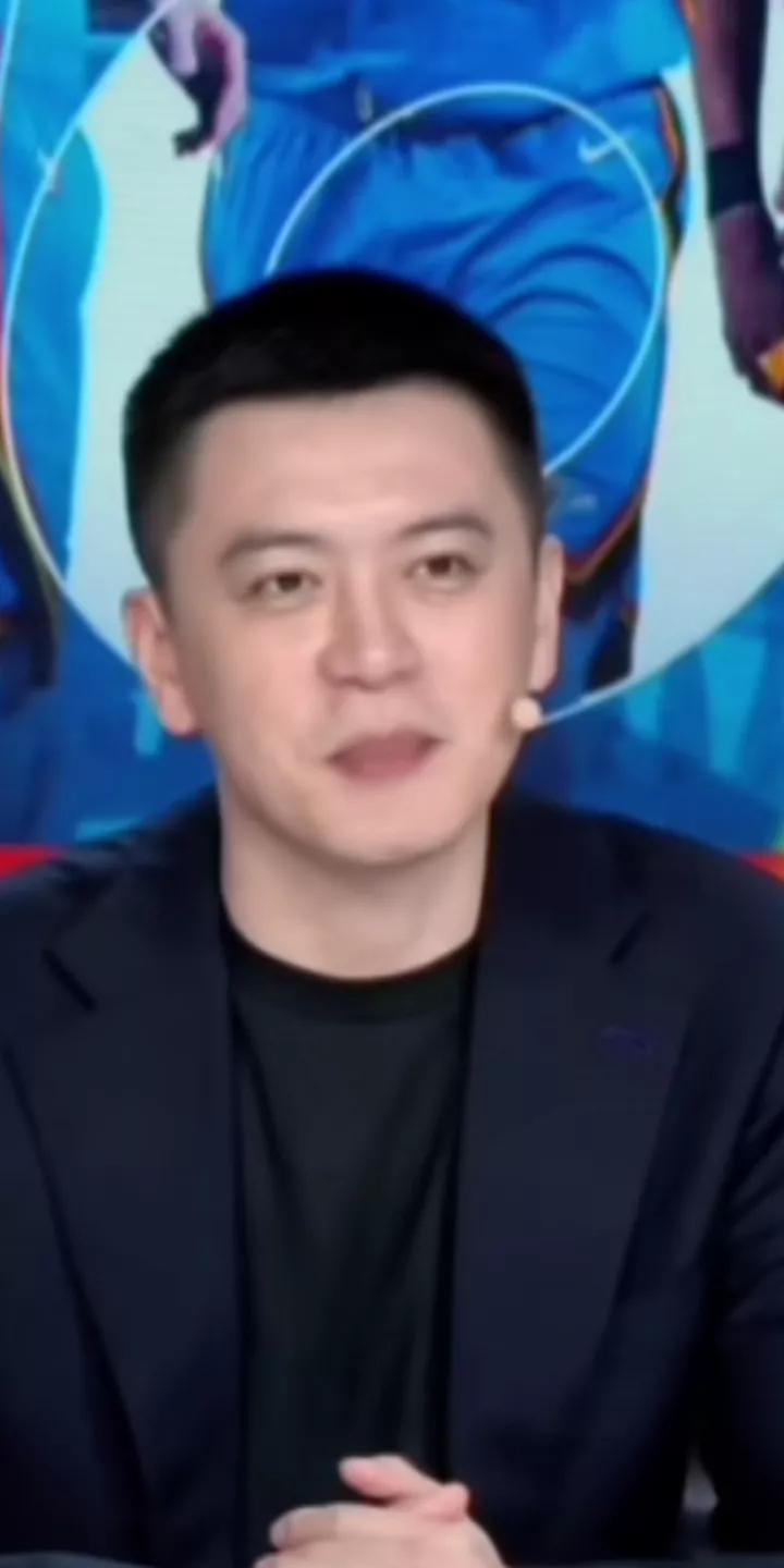 前不久辽篮主帅杨鸣在接受采访时，被问道今年夏天球队是否会有重大交易，杨鸣说：每年