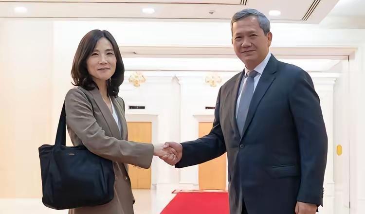 韩国女官来到柬埔寨，来谈挽救韩国人的事，因为韩国人被抓到电诈园了。看看柬埔寨首
