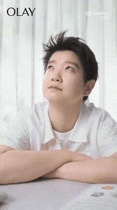 OLAY为了莎莎也是拼了，护肤品广告搬进厨房拍！这可美了莎莎，香喷喷的蛋挞