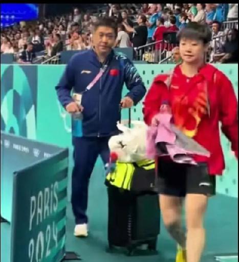 孙颖莎：凭什么她一火，身边人全被“爱屋及乌”圈粉？孙颖莎的影响力，从不是单打独