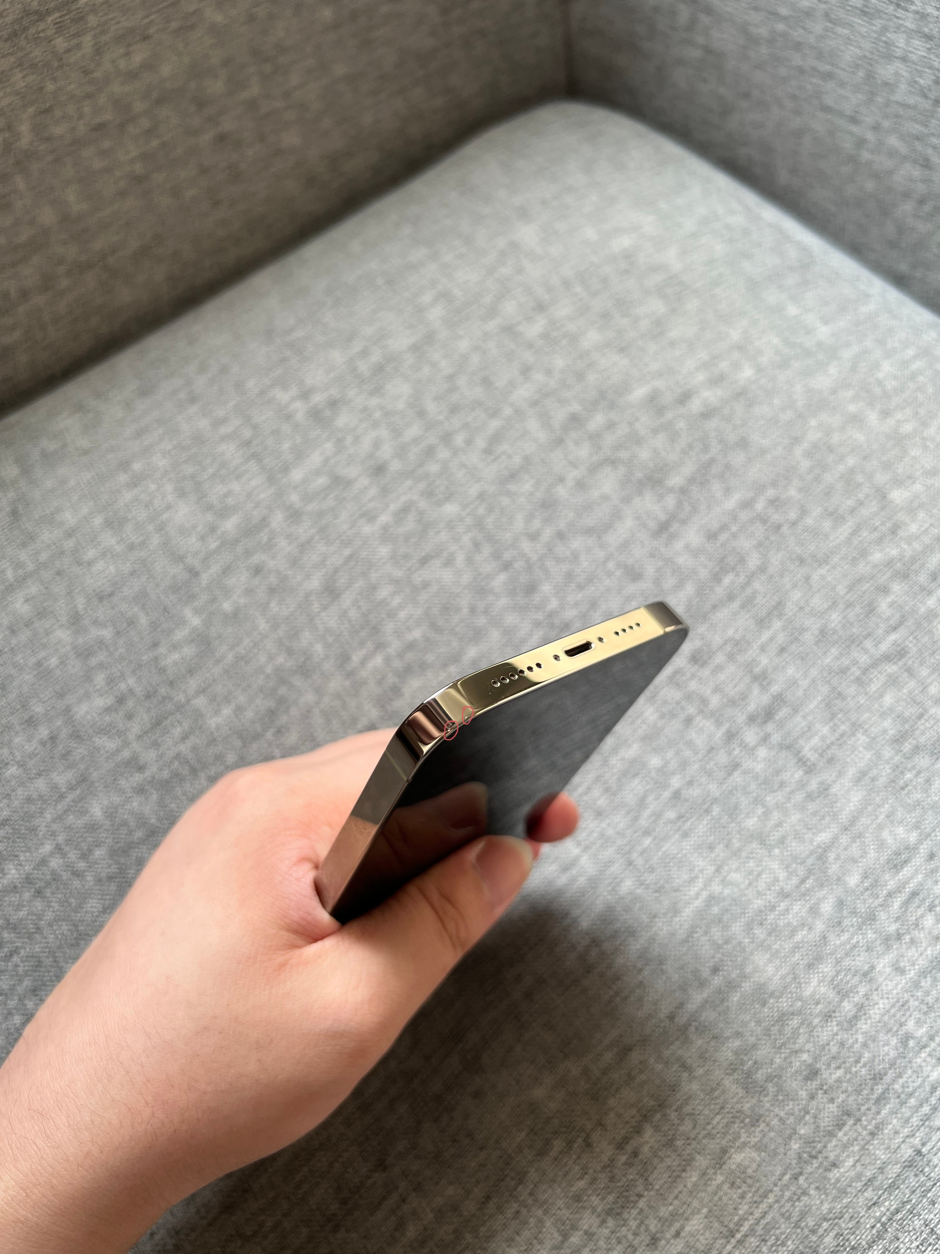 国行官换机iPhone14ProMax512G金色，屏幕小划痕，外壳划痕