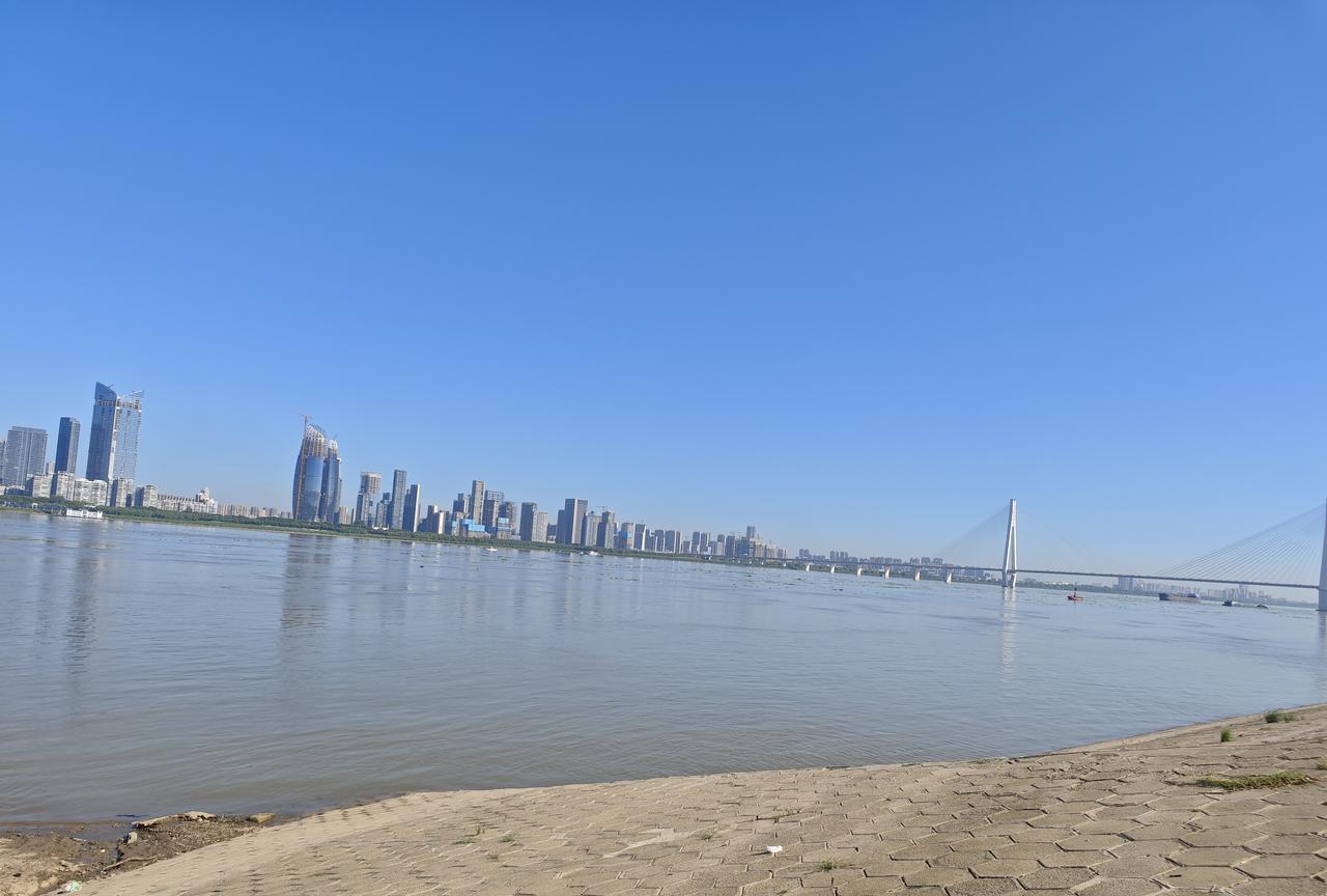 澎湃OS3：小米的全场景智能生态底座小米澎湃OS3不仅在流畅性上实现“顺畅