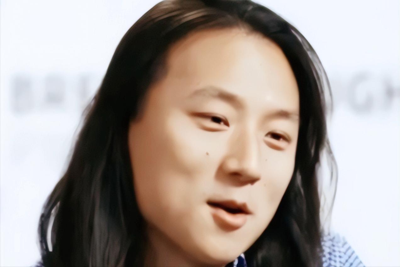 太寒心！公费培养的天才，竟放话“美国再乱也比中国强”。“美国再乱，也比中国强