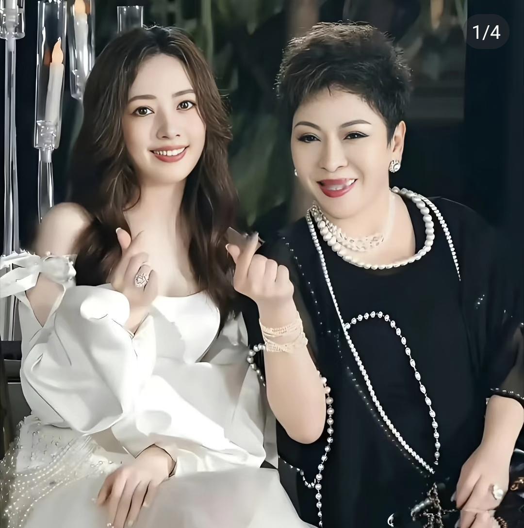 向太直播间开骂向佐“当丈夫当儿子都不合格”的瓜,这几天真是炸翻了天。一边是强势