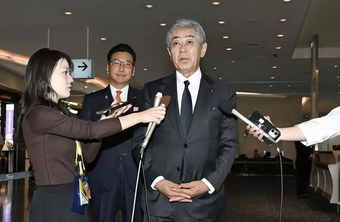 据日本富士新闻网FNN于10月7日报道，日本前外长岩屋毅在老家大分县别府市召开记