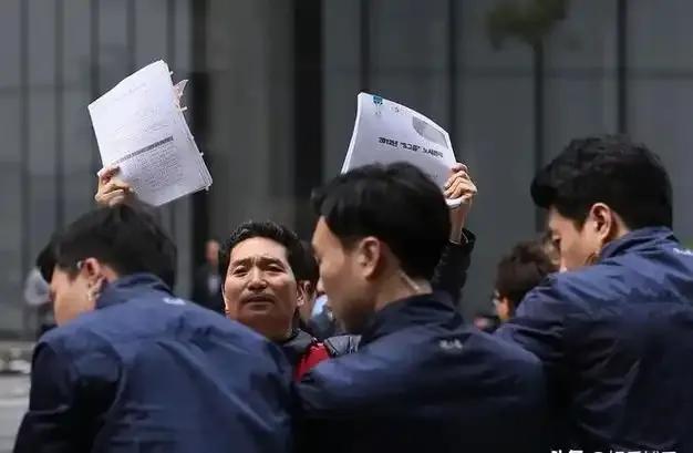 你们知道现在韩国首尔最顶级的奢侈品是什么吗？爱马仕包包、百达翡丽手表都错了，你绝