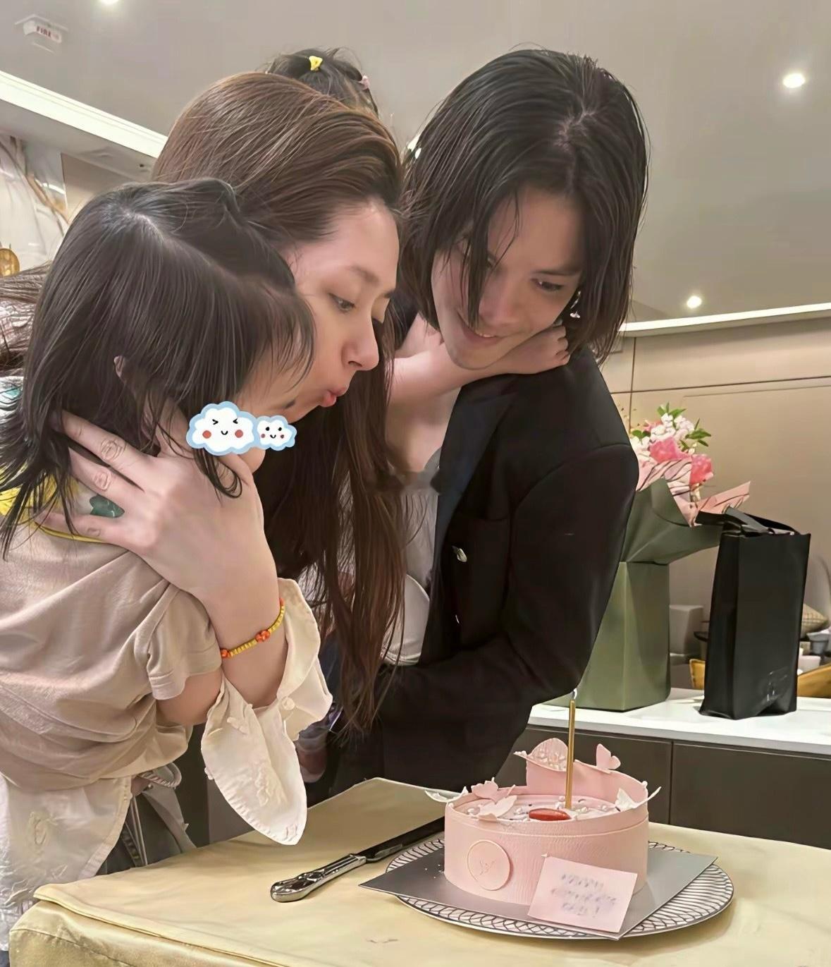 向佐只顾着p自己却忘了他老婆郭碧婷硬生生被拉成外星人了​​​