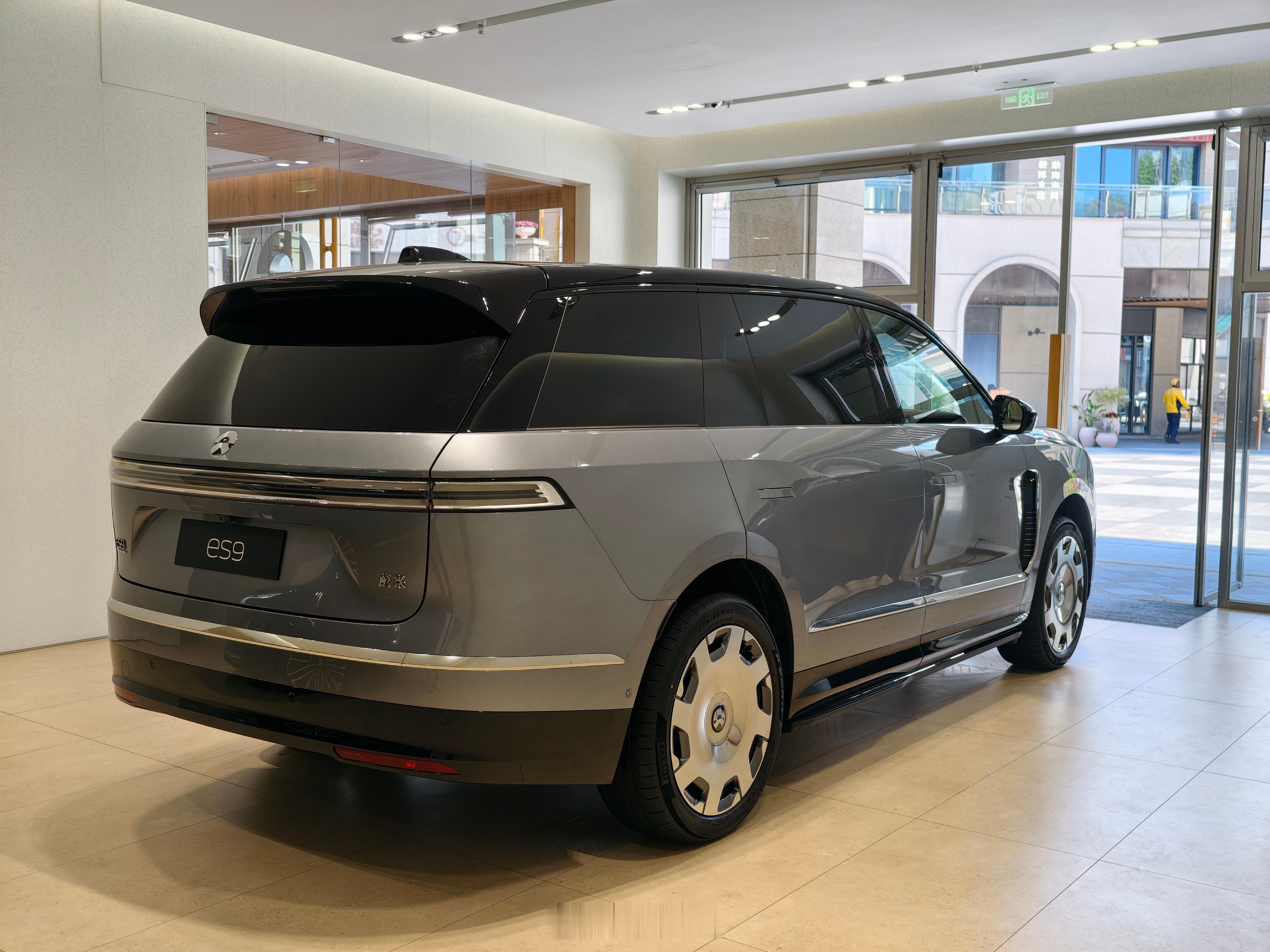 ES9的预售价出来了，顶配跟我的预测差不多，带天行主动悬架的中配比我预想的价格低