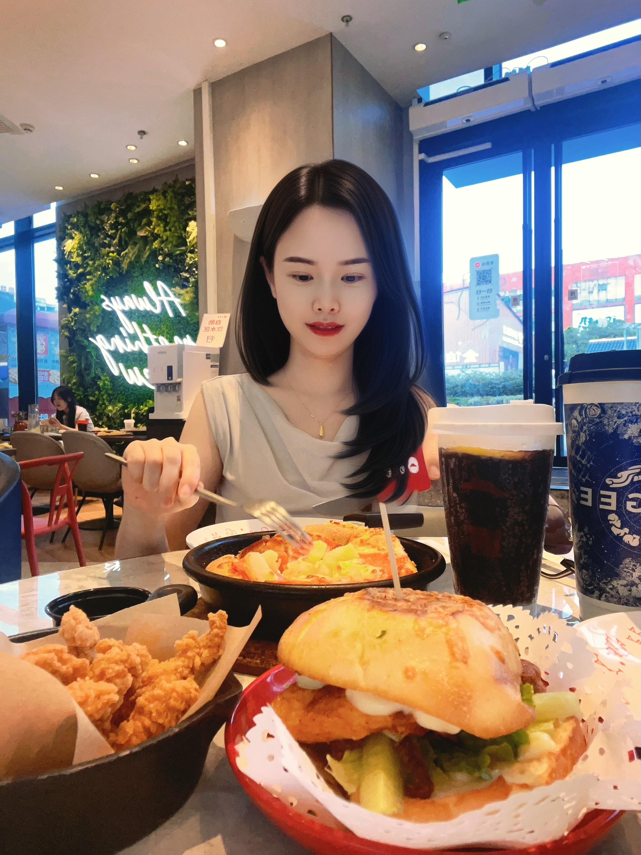 依旧像小孩儿……多么符合我的气质啊，春庭雪配肥肠酥🤣
