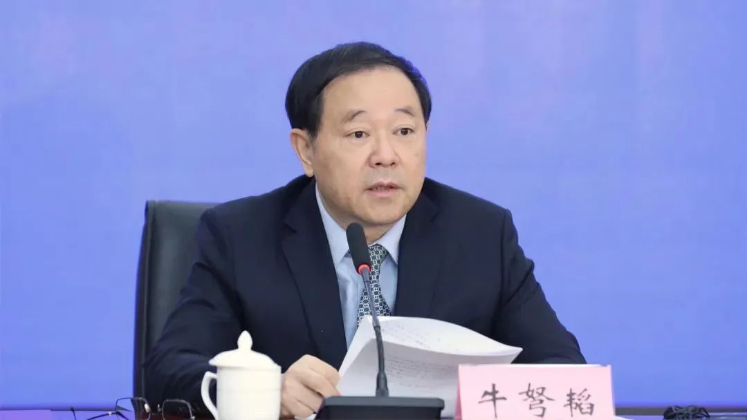 生活奢靡、违规编印个人文集, 安徽省政协原常委牛弩韬被公诉